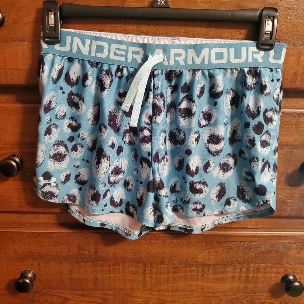 Under Armor Youth XL Woman Small Animal Print Heat Gear Shorts